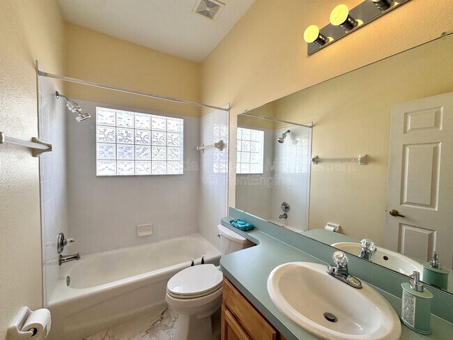 Building Photo - 140 Moss Ln