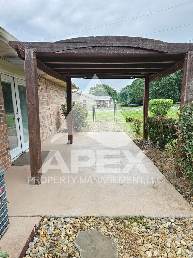 Building Photo - Stunning 3 Bd/2Ba Single Family Home with 2-Car Garage in the heart of Halls!