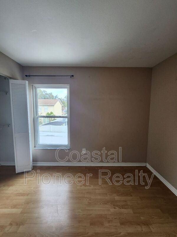 Building Photo - 10121 Sea spray Pl