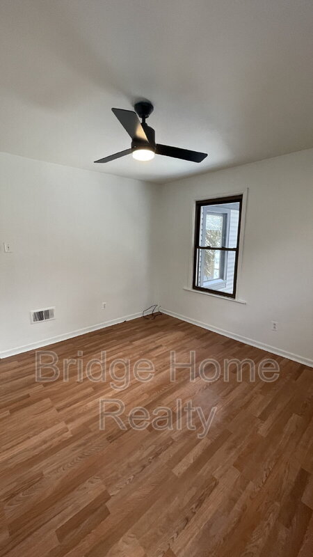 Building Photo - 319 N Balph Ave