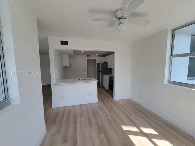 Building Photo - 16546 NE 26th Ave