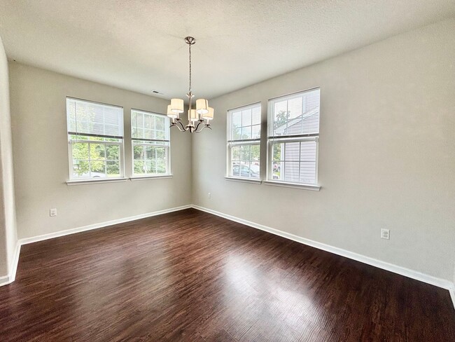 Building Photo - Beautiful 4 Bedroom Home In Chesapeake!