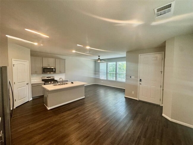 Building Photo - 112 Buckthorn Dr