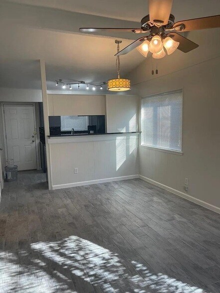 Building Photo - 2213 Lanier Dr