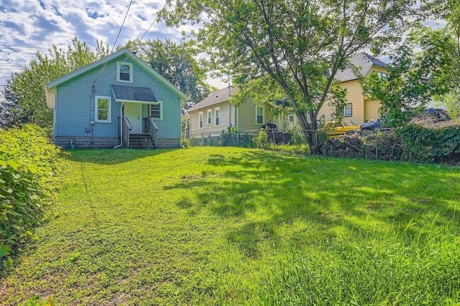 Building Photo - 1083 Western Ave N