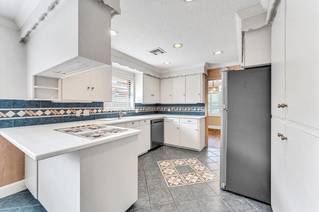 Building Photo - 6327 Wynnwood Ln