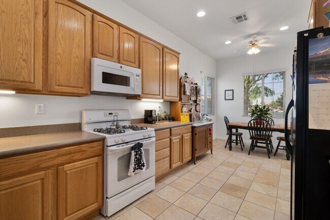 Building Photo - Beautiful Golf Course Home in Solera at Apple Valley (55+ Community)