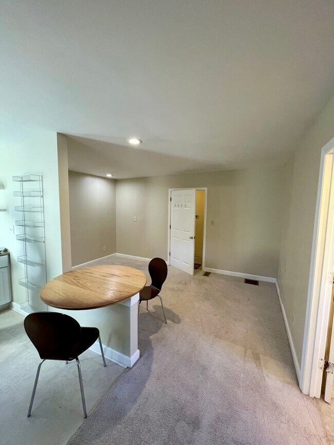 Building Photo - 1153 Delano St