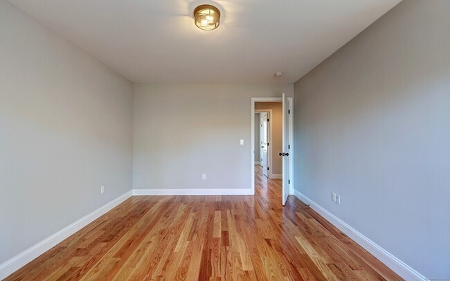 Building Photo - 337 Meadowside Rd