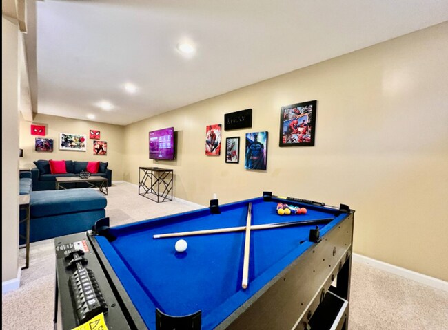 Building Photo - Spacious 4 Bedroom with Gameroom