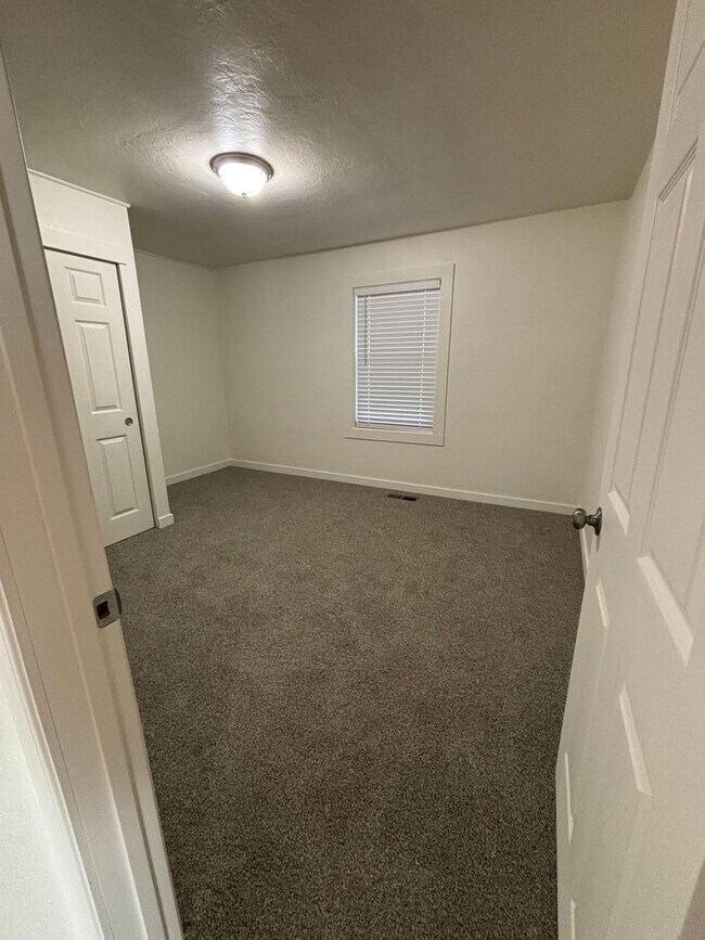 Building Photo - Adorable Renovated Single Family Home READY NOW