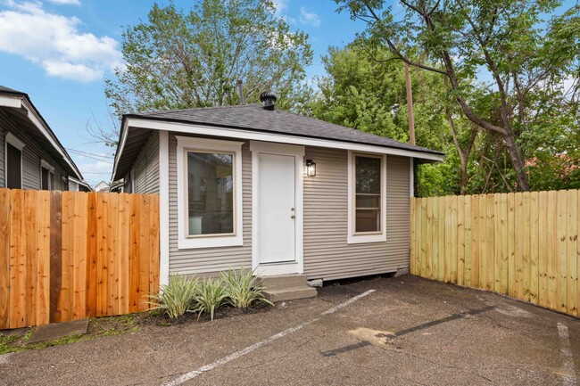 Primary Photo - 3204 1/2 Lyons Ave - 3105 Dittman Ct