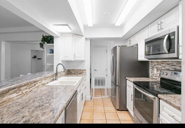 Building Photo - 2506 Bali Cir