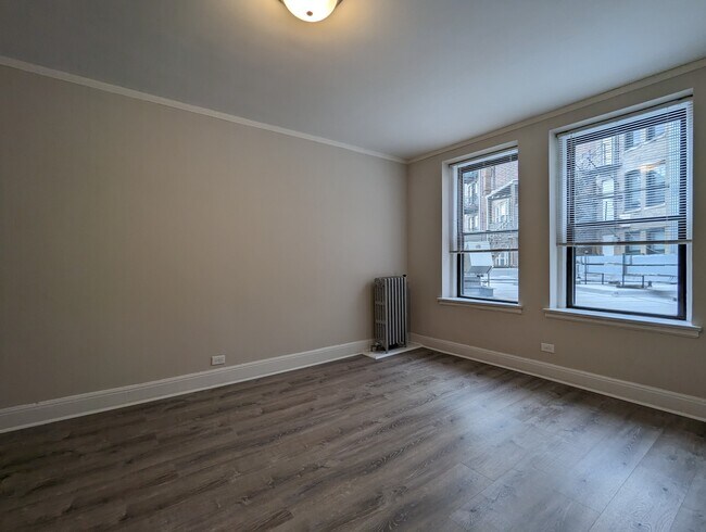 Building Photo - 3335 W Diversey Ave