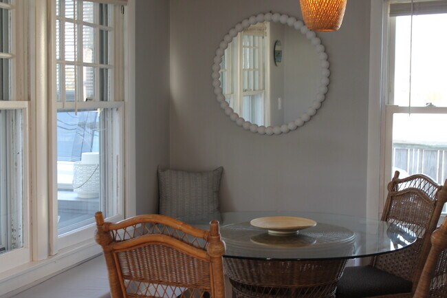 Building Photo - 266 Cosey Beach Ave