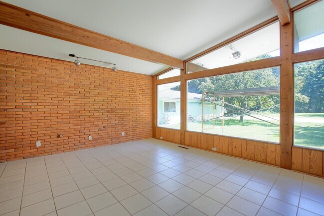 Building Photo - 12395 South Ln