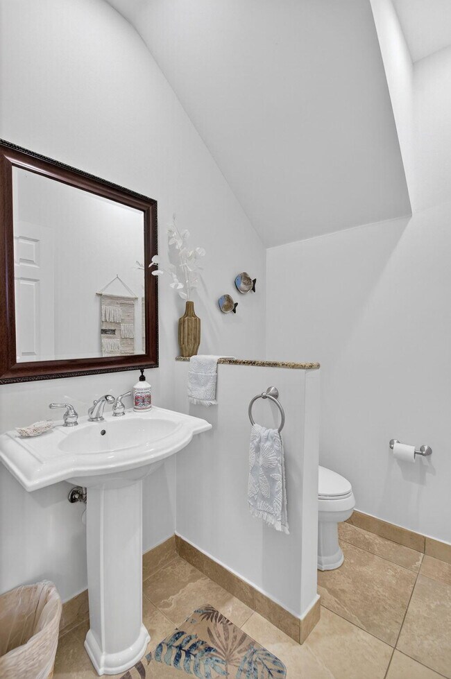 Building Photo - 320 Via Villagio