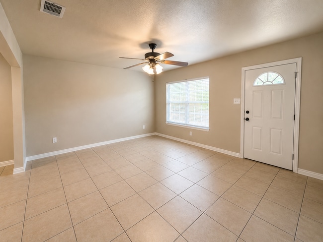 Building Photo - 512 Himes Dr