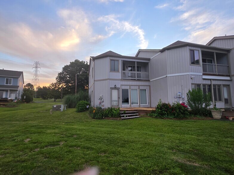 Building Photo - 120 Lake Ridge Dr