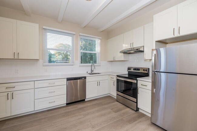 Building Photo - 491 Crescent