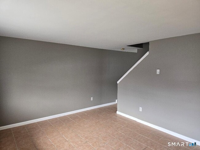 Building Photo - 1448 Meriden Rd