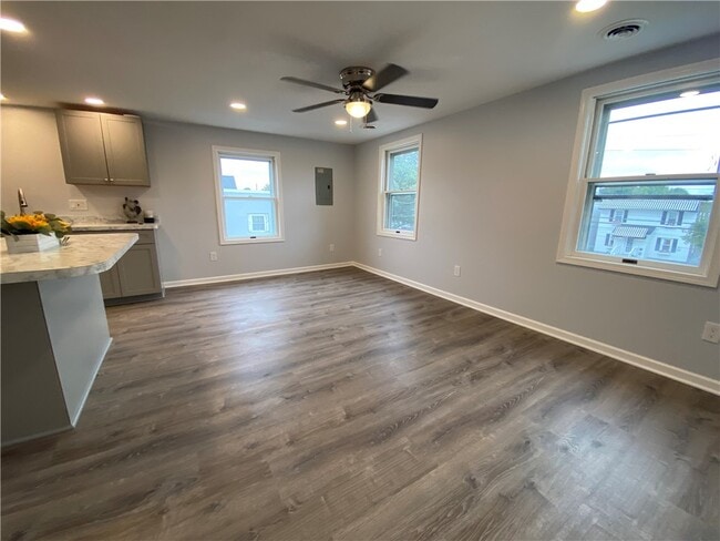 Building Photo - 233 W Commercial St