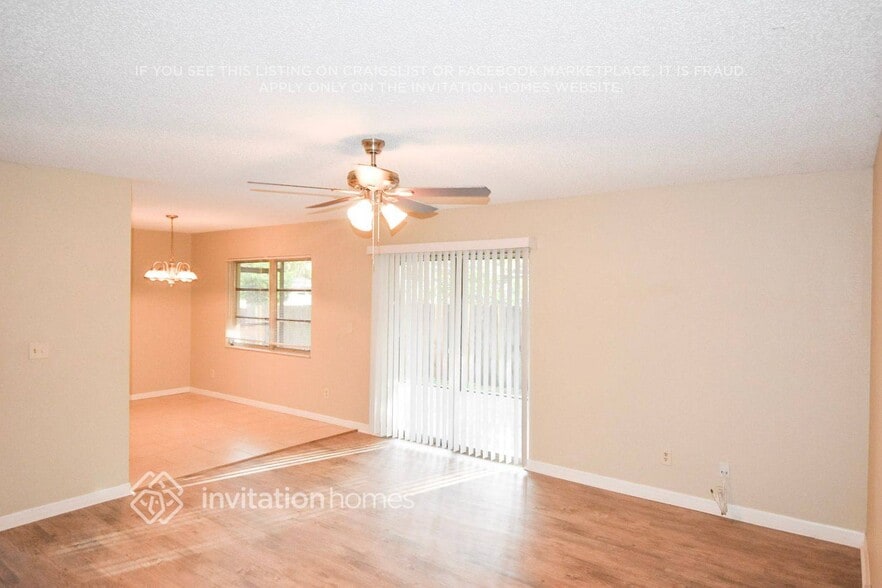 Building Photo - 1030 Oakwood Dr