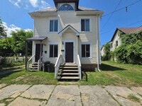 Building Photo - Lower 3 bedroom unit