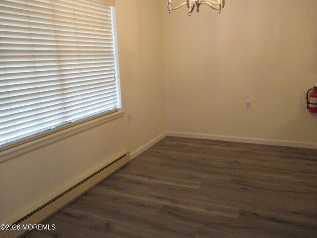 Building Photo - 363B Chesterfield Ct