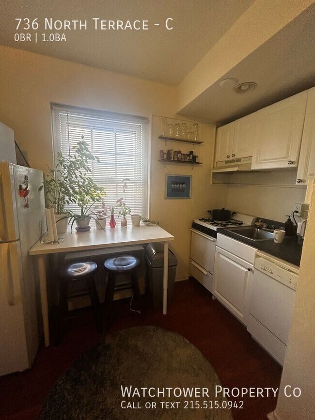 Building Photo - 736 North Terrace