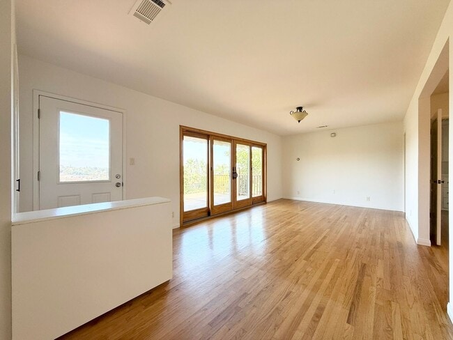 Building Photo - Country Charmer w/ Views Galore!