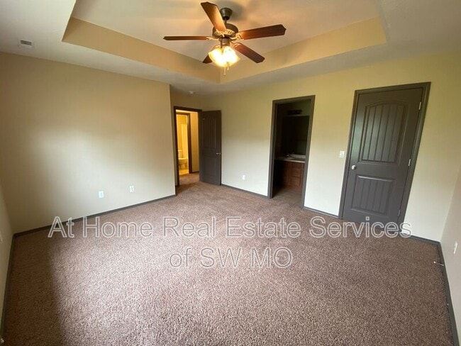 Building Photo - 3142 W Golden Valley