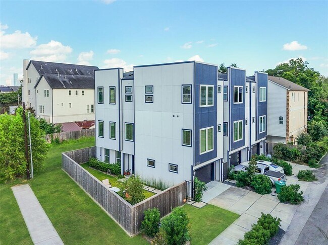 Building Photo - 1318 Reinerman St