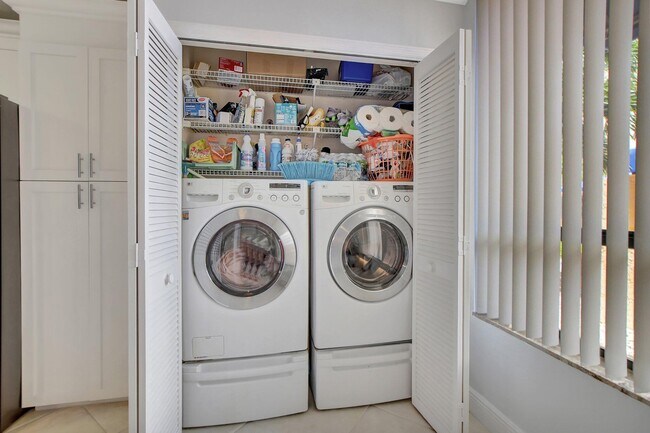 Building Photo - 7194 Promenade Dr