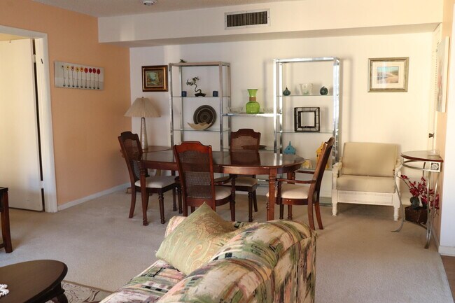 Building Photo - 87 Capri B