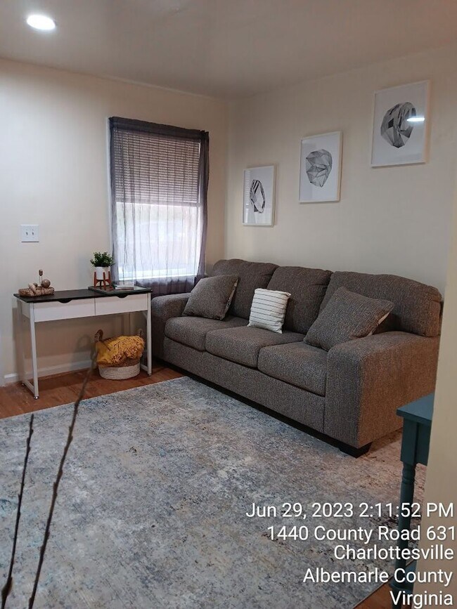 Building Photo - Fully Furnished 1 bedroom / Garden Apartment / Utilities included Travel Nurse Special