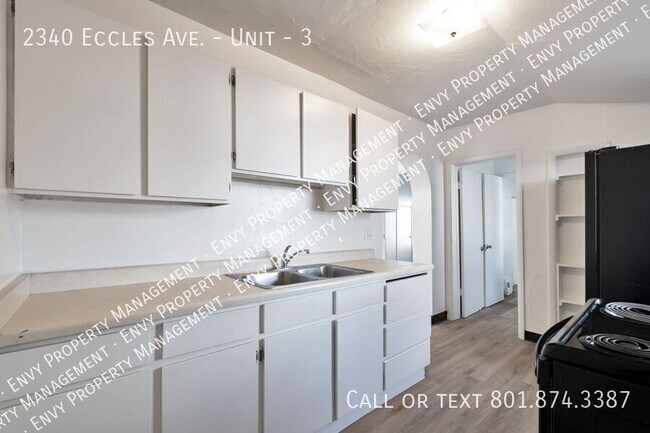 Building Photo - 2340 Eccles Ave