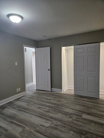 Building Photo - 1020 S Park Blvd