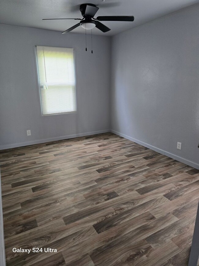 Building Photo - Nice 3BD/1BA