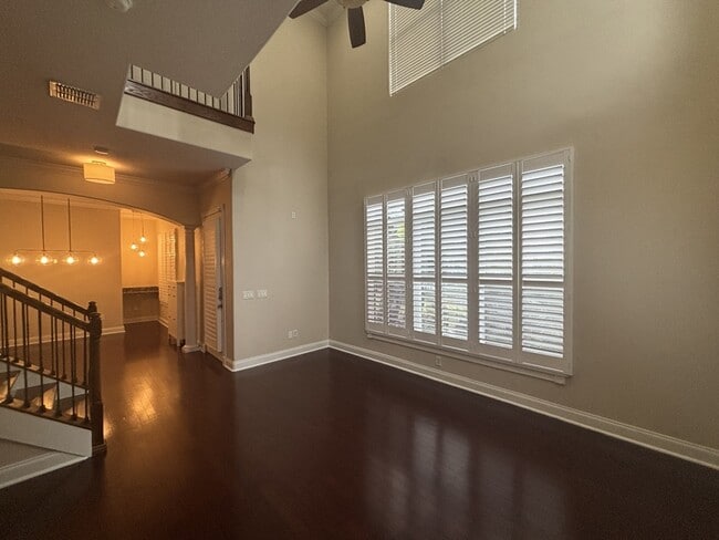 Building Photo - 827 Meridale Ave
