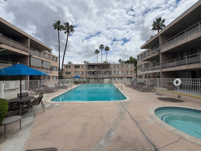 Building Photo - 6979 Palm Ct