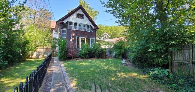 Building Photo - 2118 Noyes St