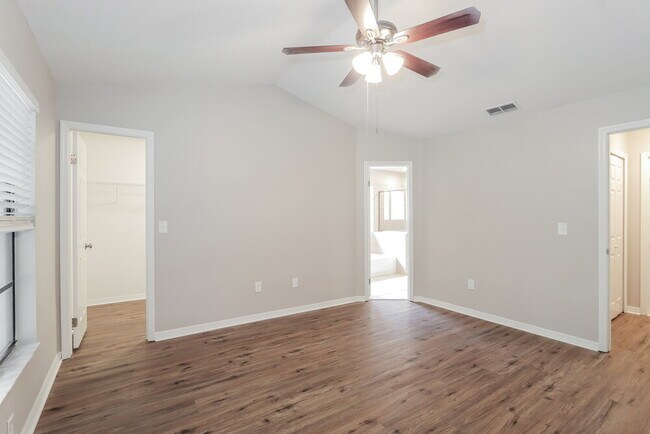 Building Photo - 9735 Fox Chapel Rd