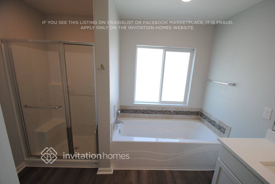 Building Photo - 606 Meadowwood Dr SW