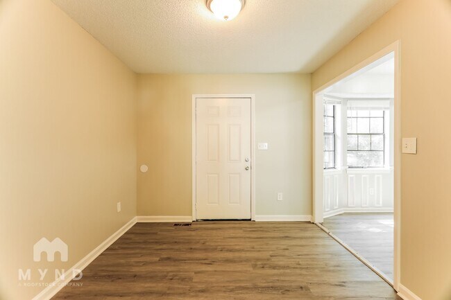 Building Photo - 2708 Laburnum Dr