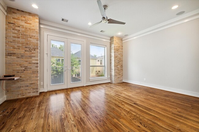 Building Photo - 6126 Clyde St