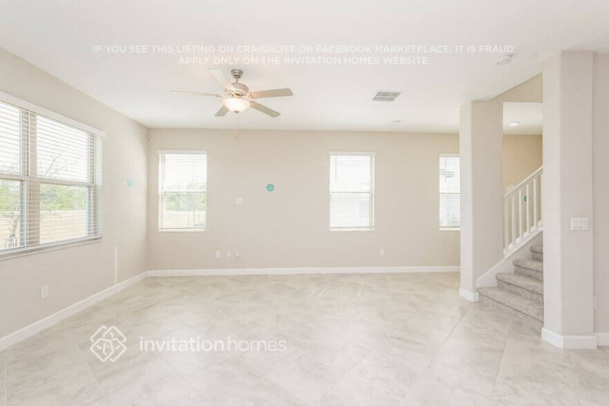 Building Photo - 2900 Coach Manors Way