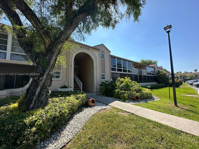Primary Photo - 4760 NW 102nd Ave