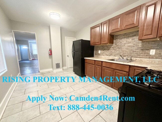 Building Photo - Renovated 4 Bedroom 2.5 Bathroom home in t...