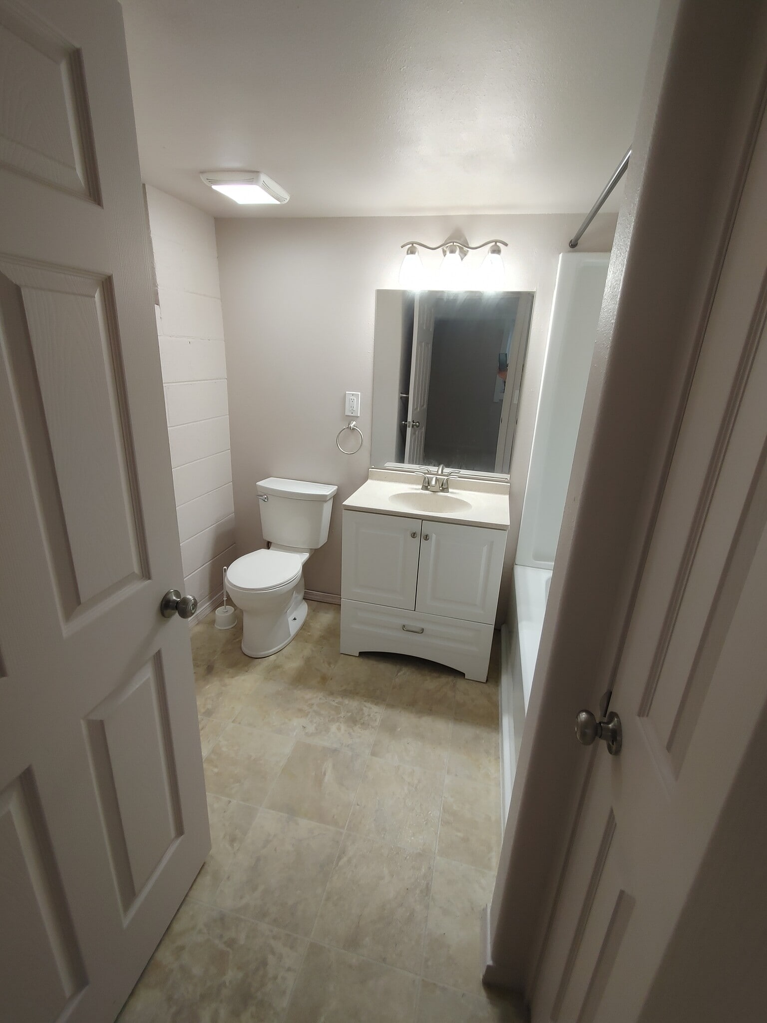 Bathroom 2 - 214 E 6Th Ave